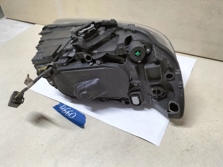 VOLVO S60 BI-XENON PROJECTEUR GAUCHE 31420261 (SZCZECIN-GORZOW- POZNAŃ 4660
