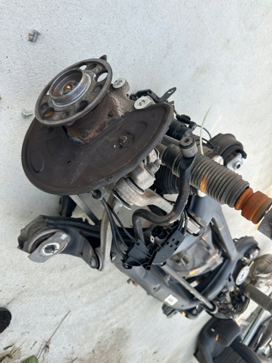 MERCEDES E-KLASA W213 E400D CHÂSSIS SUSPENSION CHÂSSIS POUTRE ARRIÈRE ARRIÈRE ARRIÈRE