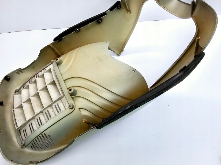 APRILIA SCARABEO 125 200 CASQUETTE CALOTTE INFÉRIEURE DÉFLECTEUR D'AIR PROTECTION CHÂSSIS AVANT