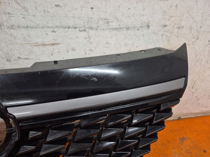 NISSAN QASHQAI III J12 LIFT 24- CALANDRE GRILLE 62310-HN10A