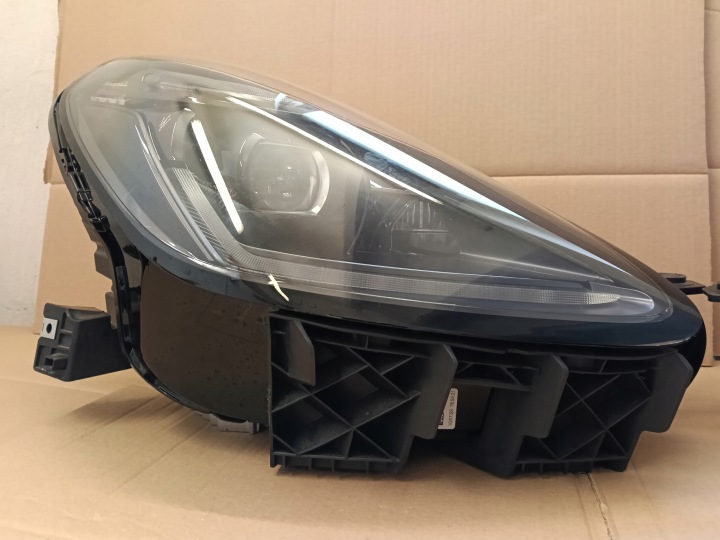 ENSEMBLE PHARE PROJECTEUR COMPLET LED MASERATI GRECALE 6702930840 6702930730