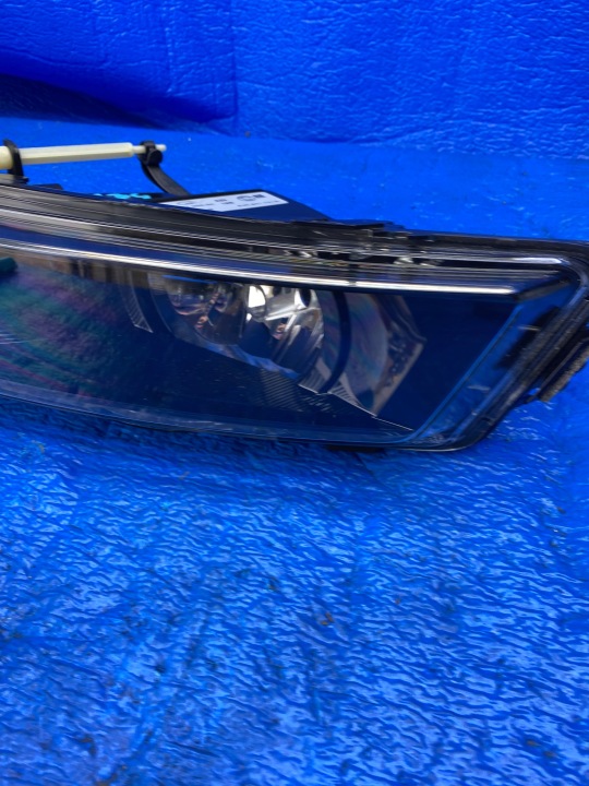 PROJECTEUR ANTIBUÉE GAUCHE SKODA RAPID 5JA941701A