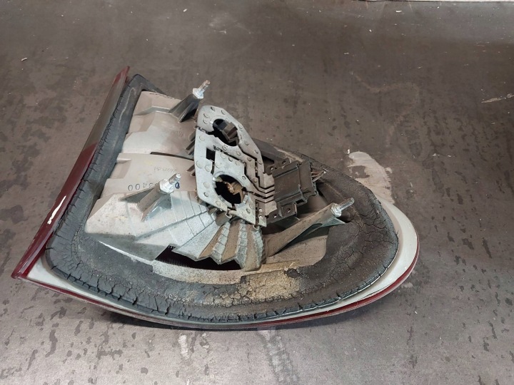 MERCEDES-BENZ OE 2108206764 PHARE ARRIÈRE AVANTGARDE