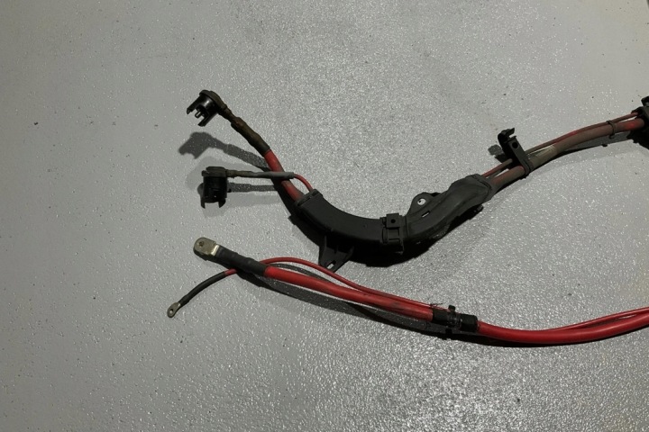 SERRE-CÂBLE POSITIVE BMW 3 COUPÉ (E92) 9125025 3.0L GASOLINE 2012