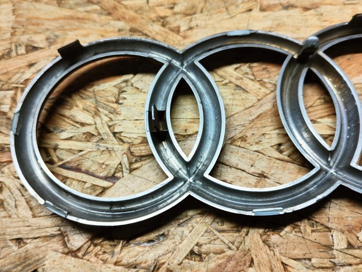 INSIGNE EMBLÈME SUR GRILLE AUDI A4 B8 A3 8P LIFT 8P0853605