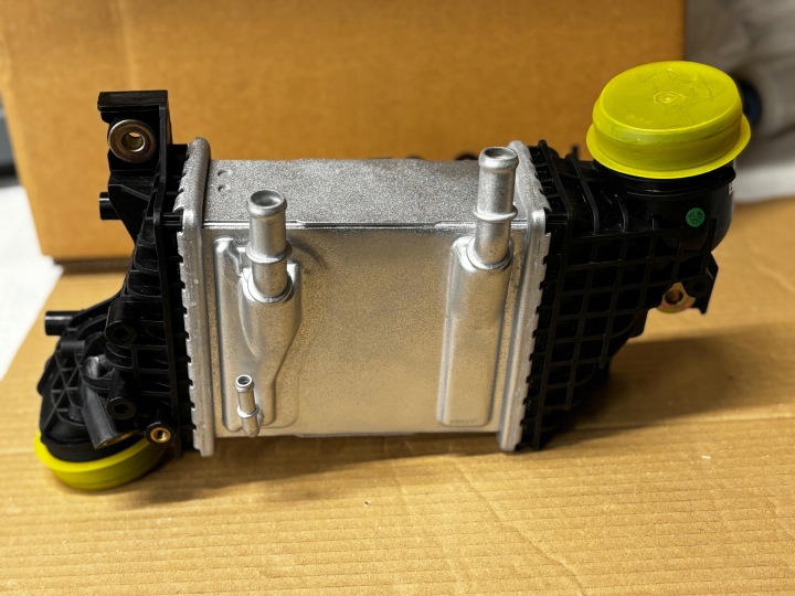 VW T6 MAN TGE RADIATEUR AIR DE CHARGE HELLA NR OE 04L145749 B