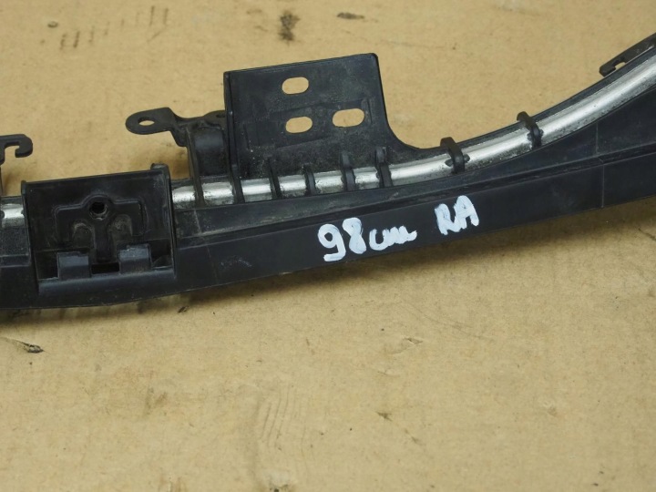 MERCEDES W213 RENFORCEMENT COURROIE SUPÉRIEUR PARE-CHOCS AVANT A2136201801