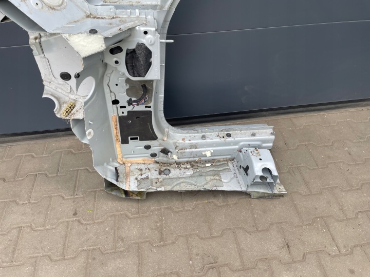 BMW 2 F45 POTEAU SEUIL DROIT