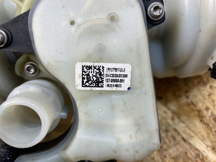 RÉSERVOIR RÉSERVOIR D'EXPANSION POMPE CIEPLA TESLA MODÈLE 3 1077617-00-E