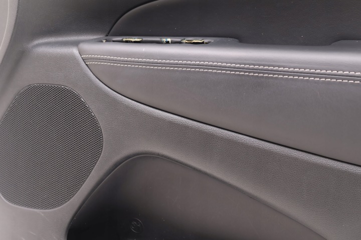 JEEP GRAND CHEROKEE WK2 COLLECTEUR PORTES DROIT AVANT 1GG24TRM