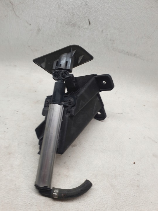 CITROEN C4 PICASSO I LIFT 10- LAVE-GLACE BOUCHON FIXATION PARE-CHOCS AVANT