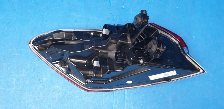 PIÈCE NEUF PHARE ARRIÈRE ARRIÈRE DROITE AUDI Q4 E-TRON 89A945092 EUROPE