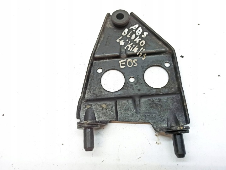 VOLKSWAGEN EOS 2010 POIGNÉE FIXATION POMPES ABS