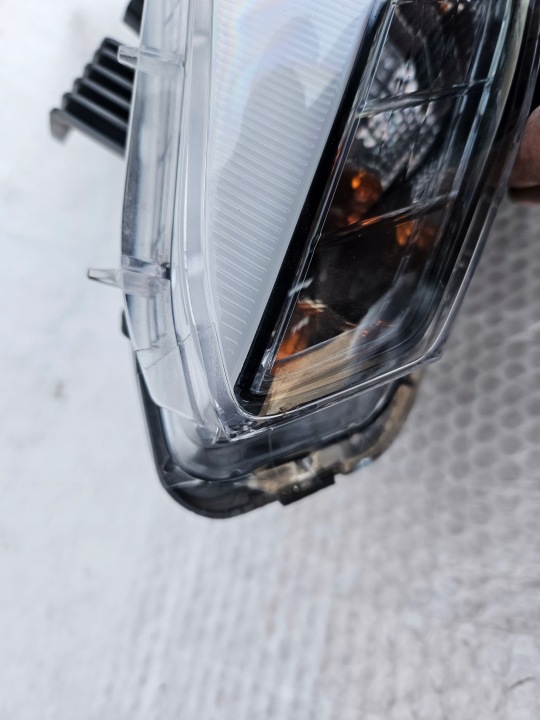 HYUNDAI I20 PHARE AVANT GAUCHE LED 92101-C8200