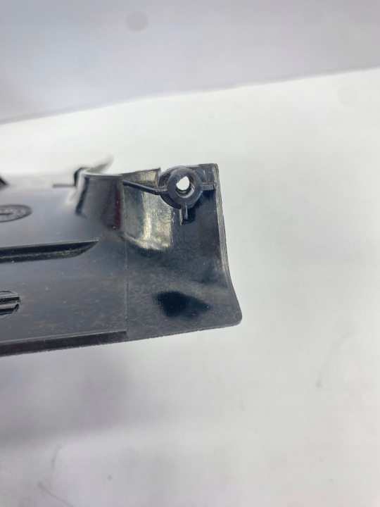 PROTECTION GAUCHE PRÈS NOGACH CONDUCTEUR MARCHEPIED MERCEDES W124 COULEUR GRISE 1246880106