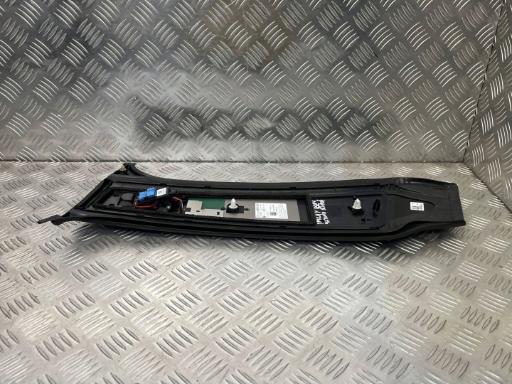 TESLA OE 1092978-00-C MODÈLE Y PROTECTION MONTANTS PORTES CAMÉRA GAUCHE
