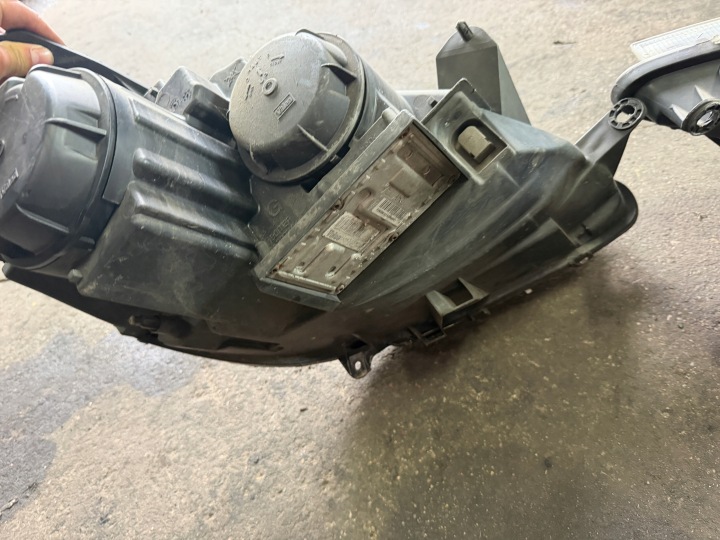 PROJECTEUR PHARE GAUCHE DROITE XÉNON ENSEMBLE CITROEN C8 1494320080