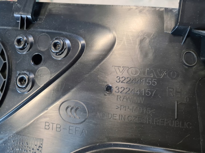 VOLVO XC40 COLLECTEUR PROTECTION MONTANTS DROIT ARRIÈRE 32244155