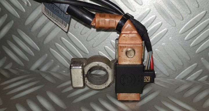 BMW 5 E60 E61 SERRE-CÂBLE MOINS FIL IBS NÉGATIVE BATTERIE 6970681 6928989