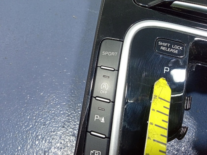 KIA XCEED LIFT 22- PROTECTION POIGNÉE CHANGEMENTS VITESSE 84675-J7BA0