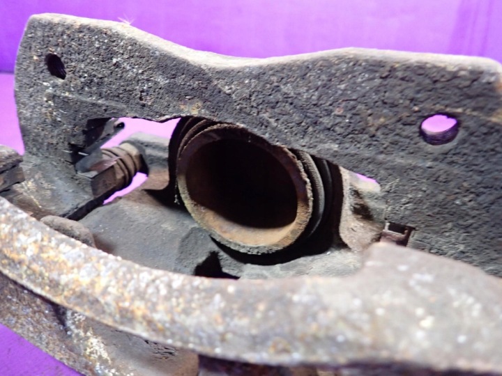 TOYOTA RAV 4 III XA30 05- 2,4 2AZ-FE ÉTRIER DE FREIN DE FREIN AVANT GAUCHE AVANT