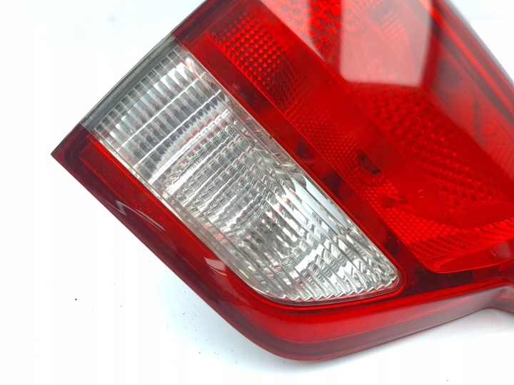JEEP GRAND CHEROKEE 2013 PHARE ARRIÈRE DANS CLAPET 57010275AF