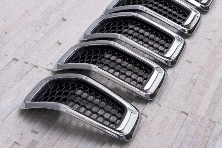 JEEP CHEROKEE V KL 14-18 AVANT LIFT INSERTS GRILLE DE RADIATEUR CHROMÉ 68303626AA