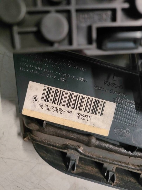 BMW F10 PHARE DANS COUVERCLE DE COFFRE GAUCHE 7203225