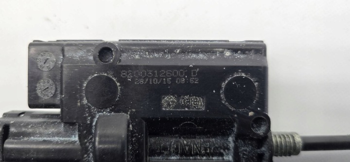 SERVOMOTEUR BOUCHONS GOULOTTE DE REMPLISSAGE RENAULT SCENIC III 8200312600