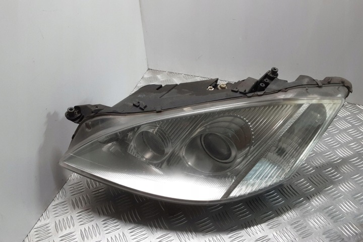 PHARE GAUCHE AVANT MERCEDES-BENZ AVEC (W221) A2168203585 3.0L DIESEL 173KW