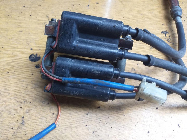 BOBINE ALLUMAGE 2PCS CM12-31 YAMAHA FZR 500 3HJ