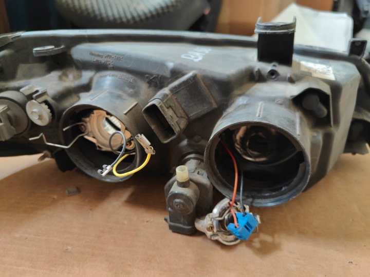 NISSAN ALMERA N16 LIFT PHARE GAUCHE EUROPE 26060BN702