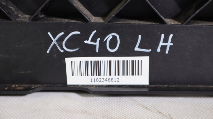 VOLVO XC40 MOULURE COUVERCLES DE COFFRE GAUCHE 31440888
