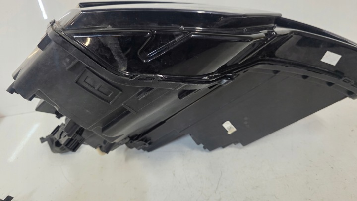 PHARE AVANT DROITE PROJECTEUR SKODA KAROQ LED