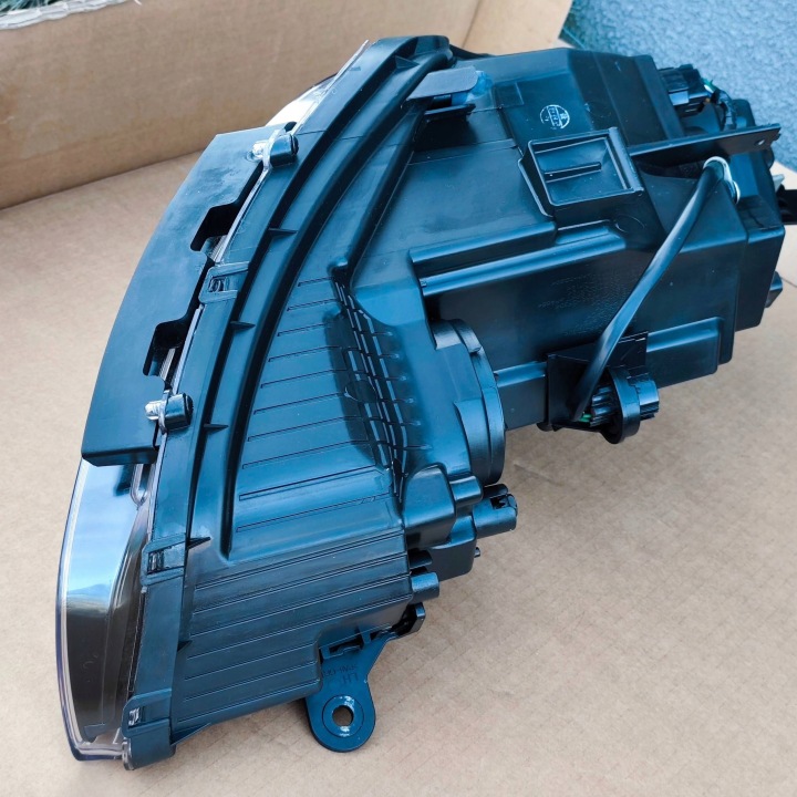 PROJECTEUR HYUNDAI IX20 921011KXXX GAUCHE AVANT COMME NEUF