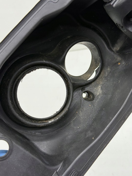 AUDI A6 C7 CLAPET GOULOTTE DE REMPLISSAGE CARBURANTS SOUS ADBLUE SUPPORT GOULOTTE DE REMPLISSAGE CARBURANTS COULEUR LZ3F