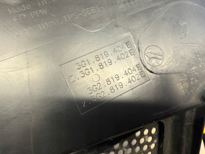 VW PASSAT B8 DOUBLURE DE PASSAGE DE ROUE DROIT 3G1819404E EUROPE