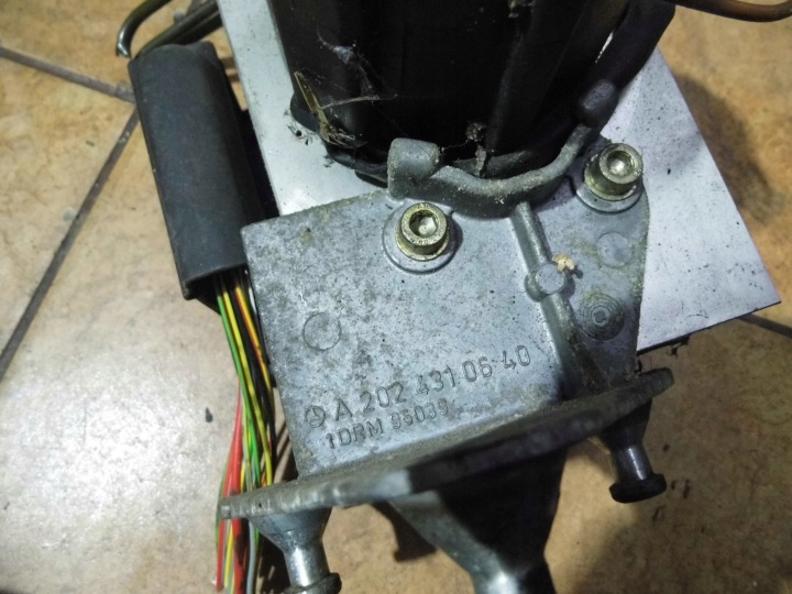 CLK W208 2.0B 98' POMPE ABS A0034310312