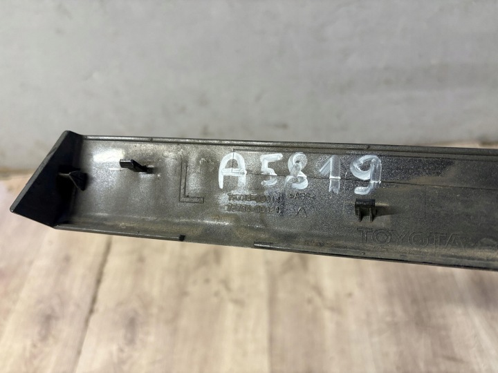 TOYOTA YARIS III LIFT MOULURE DÉCORATIVE PORTES GAUCHE AVANT 75734-0D011