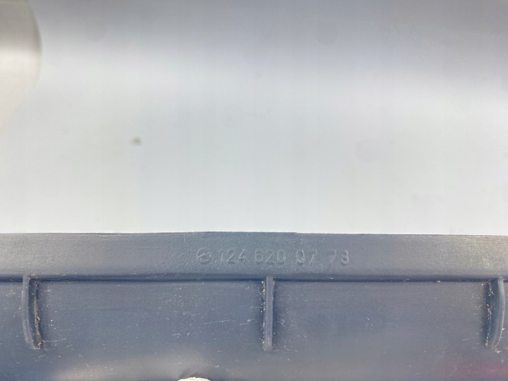 DOUBLURE DE PASSAGE DE ROUE CENTRAL PLASTIQUE RAINURE MERCEDES W124 1246200778