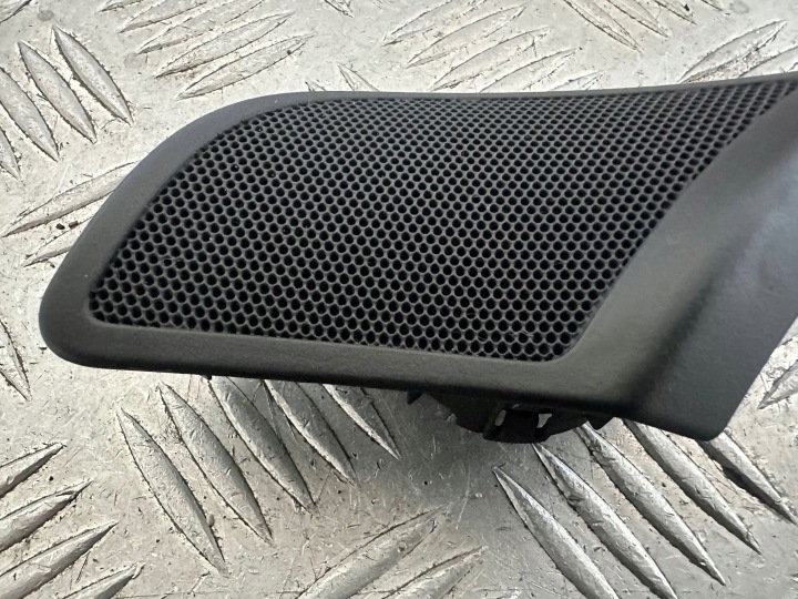 AUDI A4 B7 HAUT-PARLEUR CALANDRE FLANC GAUCHE AVANT 8E0035423