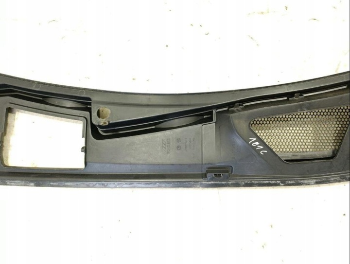 DOUBLURE DE PASSAGE DE ROUE AVANT BENTLEY BENTAYGA 2017 4M1819403
