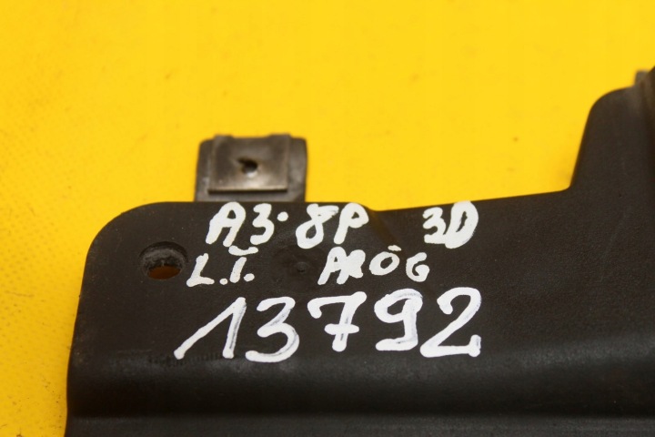 FINITION SEUIL GAUCHE ARRIÈRE LZ9W A3 8P 8P0853833C