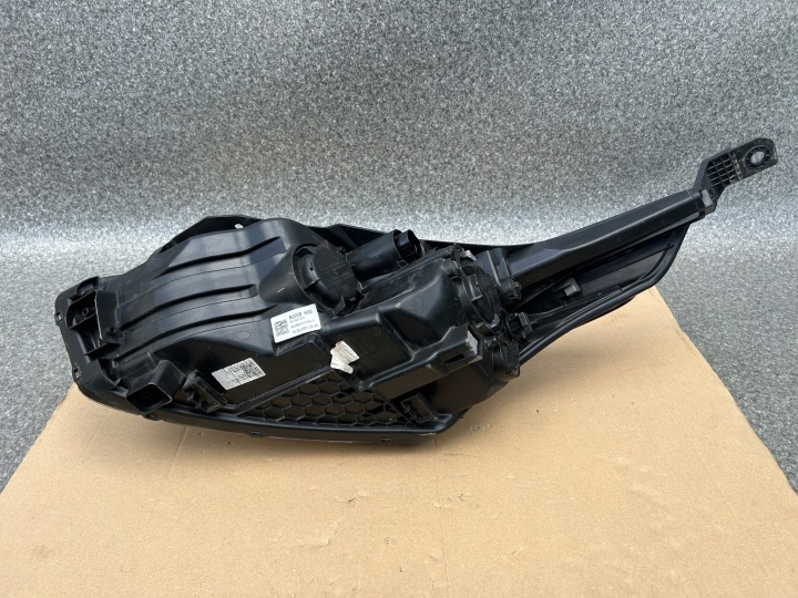 PHARE DROITE AVANT KIA CEED III LENTILLE LED 92102J7050 92102-J7XXX