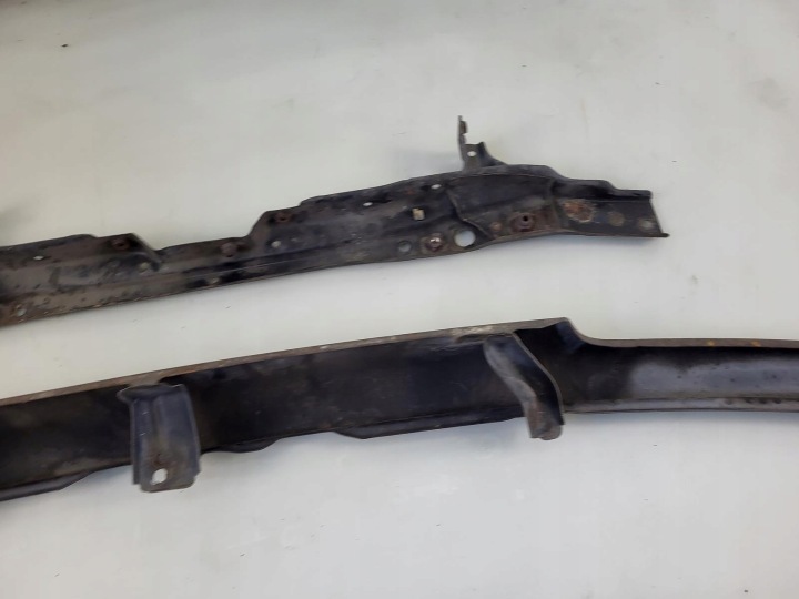 COURROIE PREDNI MOULURE SOUS PHARES TOYOTA CAMRY II 86-91