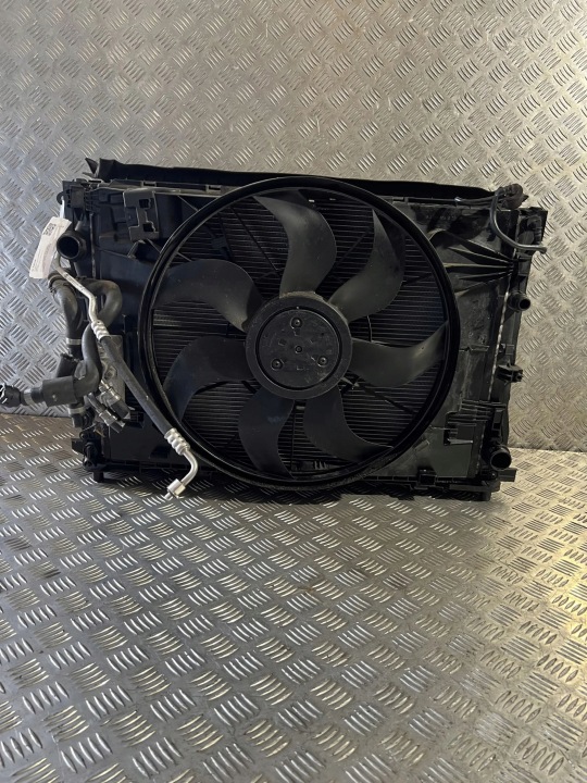 MERCEDES-BENZ E W213 2018 RADIATEUR ENSEMBLE