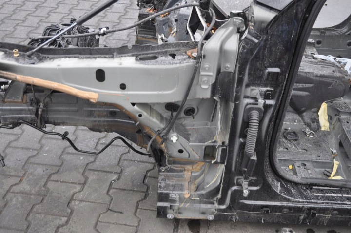 MERCEDES GLC W254 X254 2025R QUART LONGERON GAUCHE AVANT SEUIL POTEAU