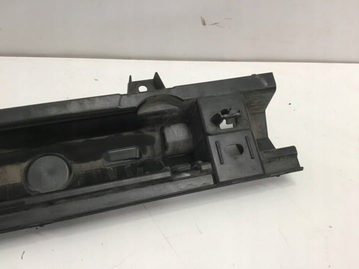 GLISSIÈRE FIXATION BAGUETTES SEUIL DROIT BMW G26 8737092 34KM