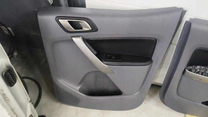 COLLECTEUR PORTES AVANT FORD RANGER