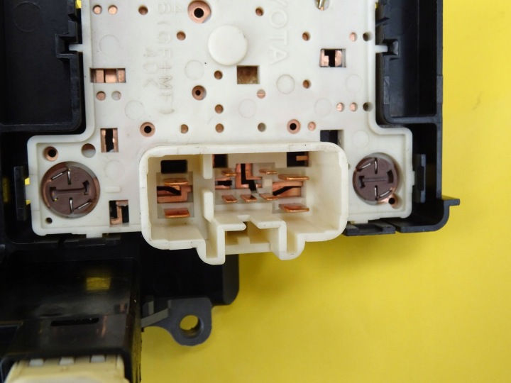 COMMUTATEUR COMMUTATEUR FEUX TOYOTA YARIS 758292 NR264